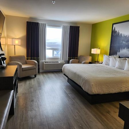 Super 8 By Wyndham Winnipeg East Mb Екстериор снимка