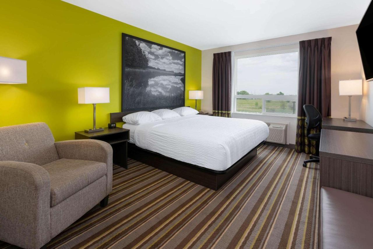 Super 8 By Wyndham Winnipeg East Mb Екстериор снимка