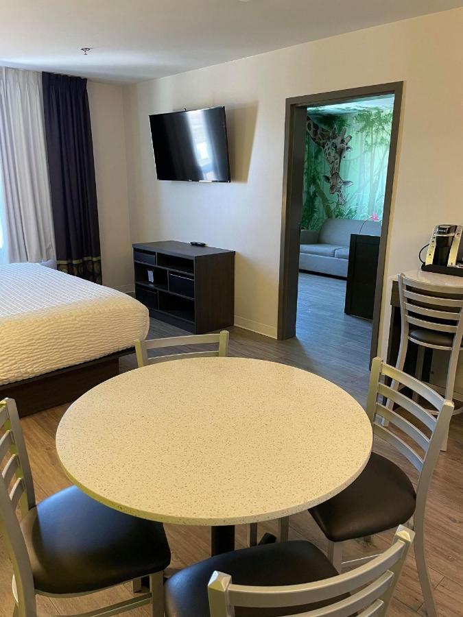 Super 8 By Wyndham Winnipeg East Mb Екстериор снимка