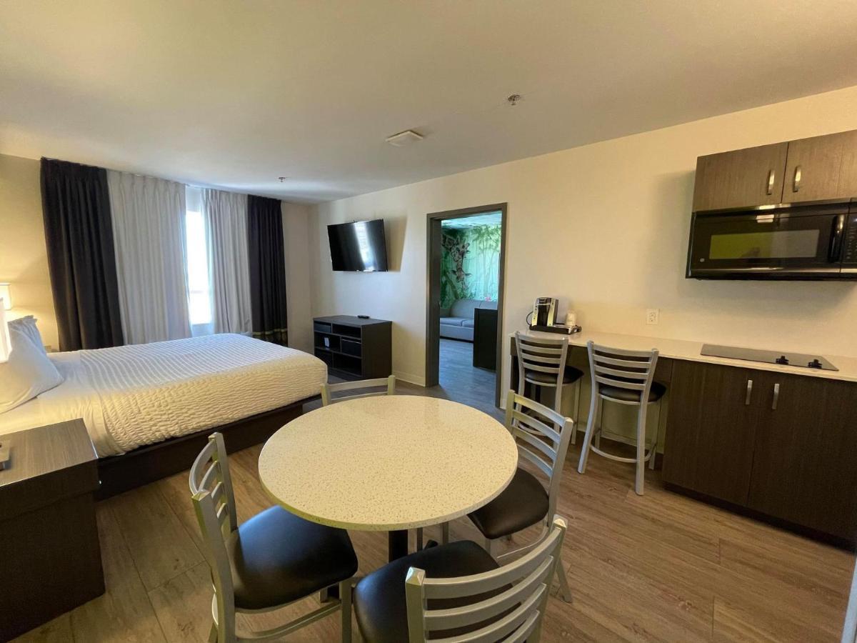 Super 8 By Wyndham Winnipeg East Mb Екстериор снимка