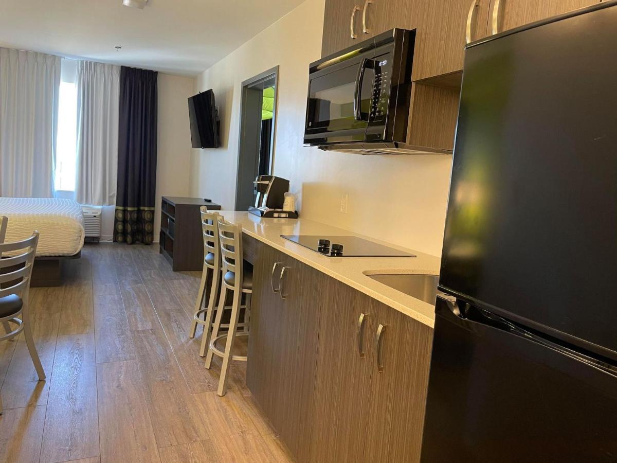 Super 8 By Wyndham Winnipeg East Mb Екстериор снимка