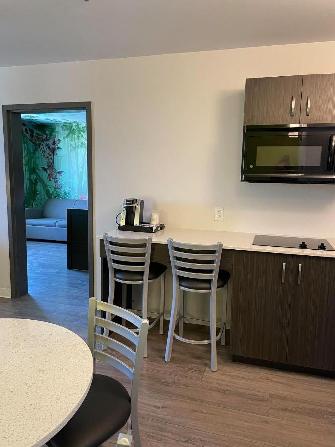 Super 8 By Wyndham Winnipeg East Mb Екстериор снимка