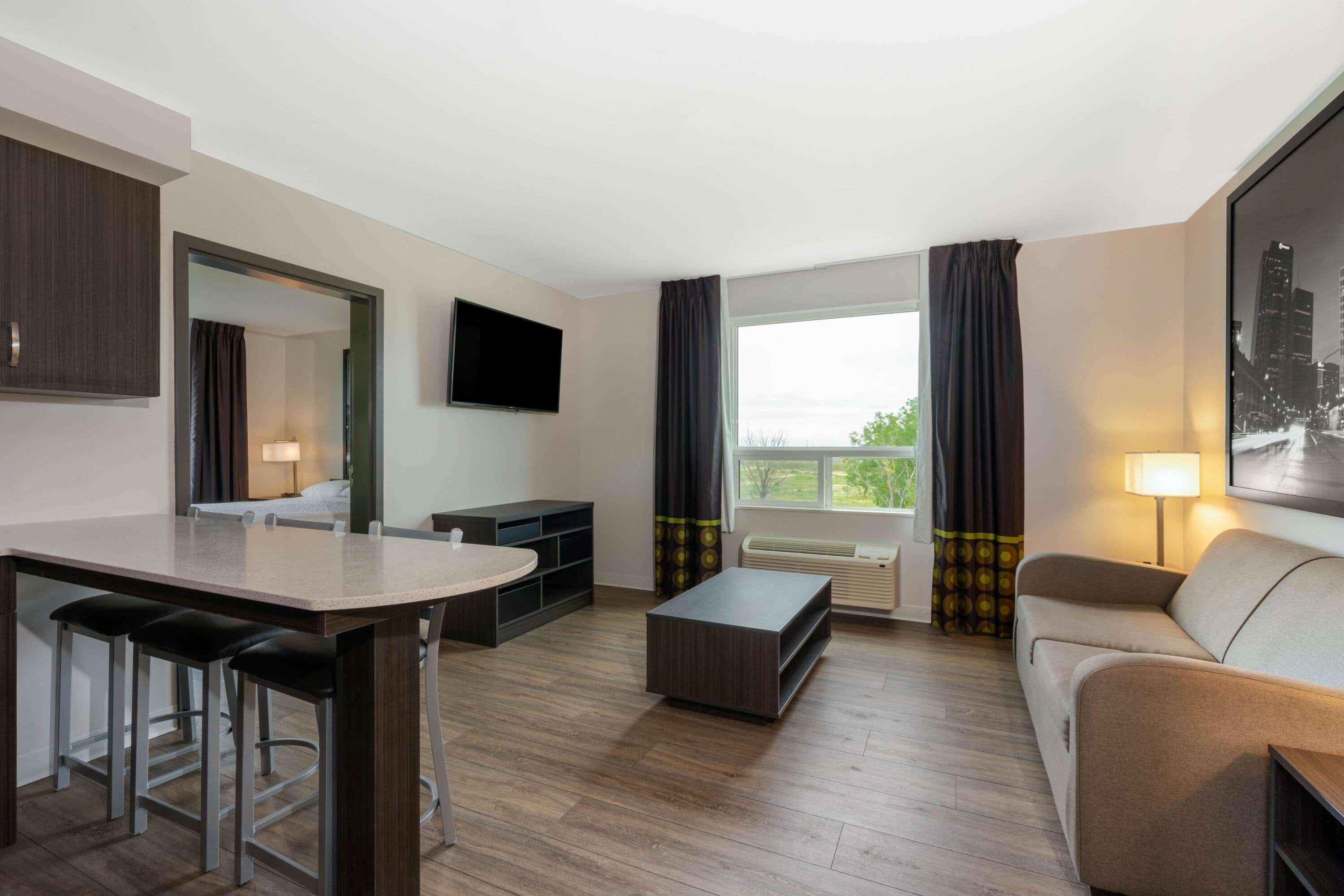 Super 8 By Wyndham Winnipeg East Mb Екстериор снимка