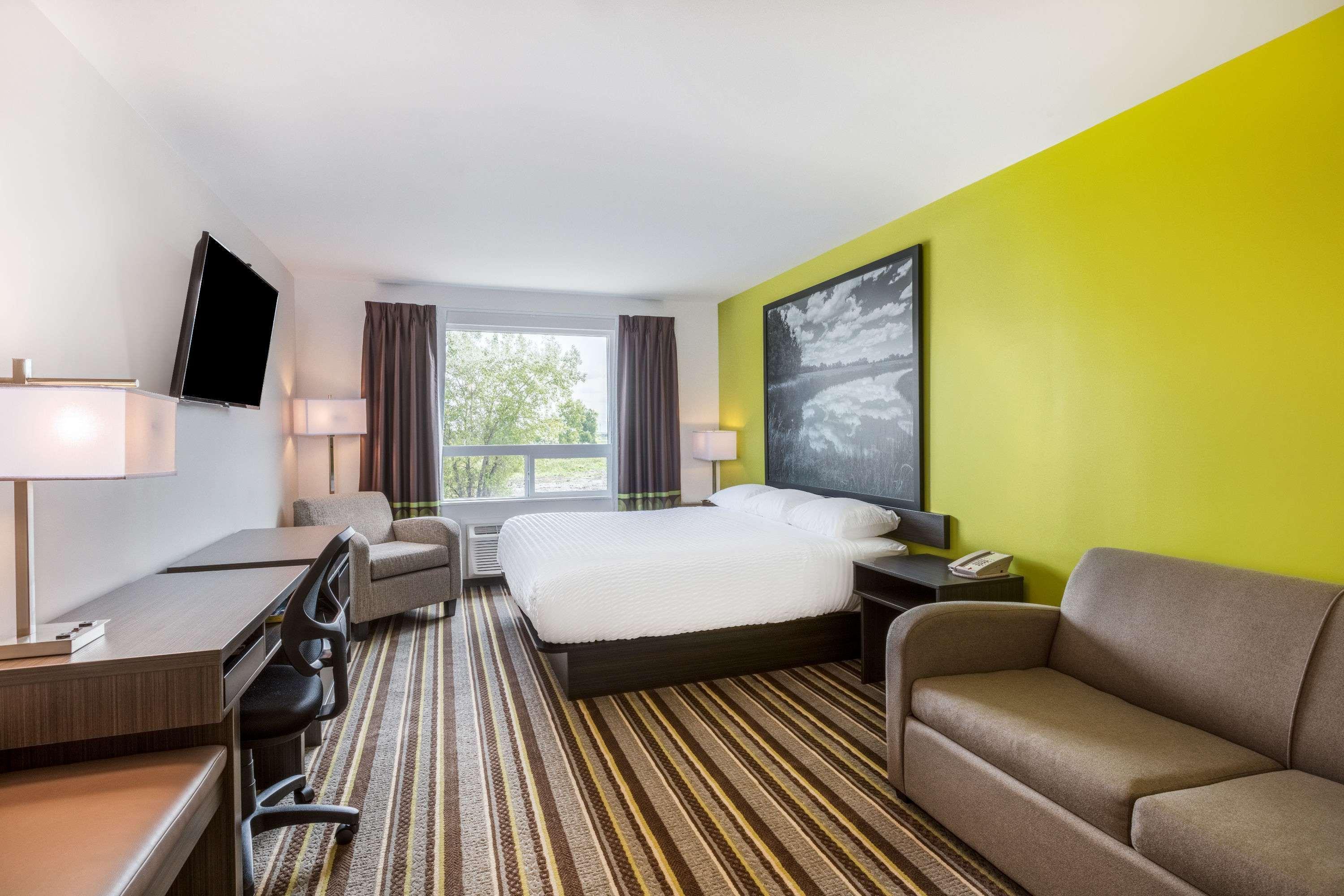 Super 8 By Wyndham Winnipeg East Mb Екстериор снимка