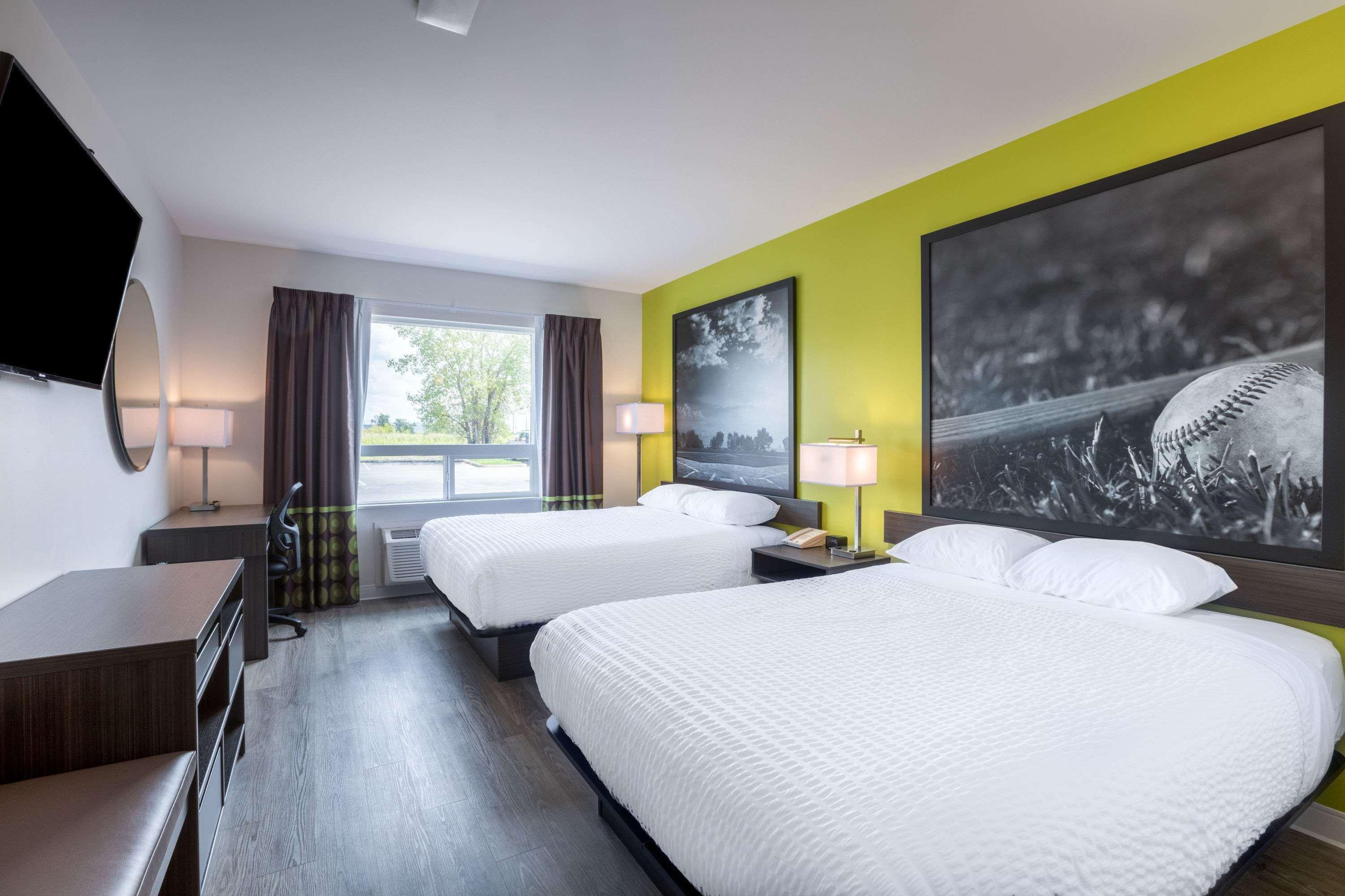 Super 8 By Wyndham Winnipeg East Mb Екстериор снимка