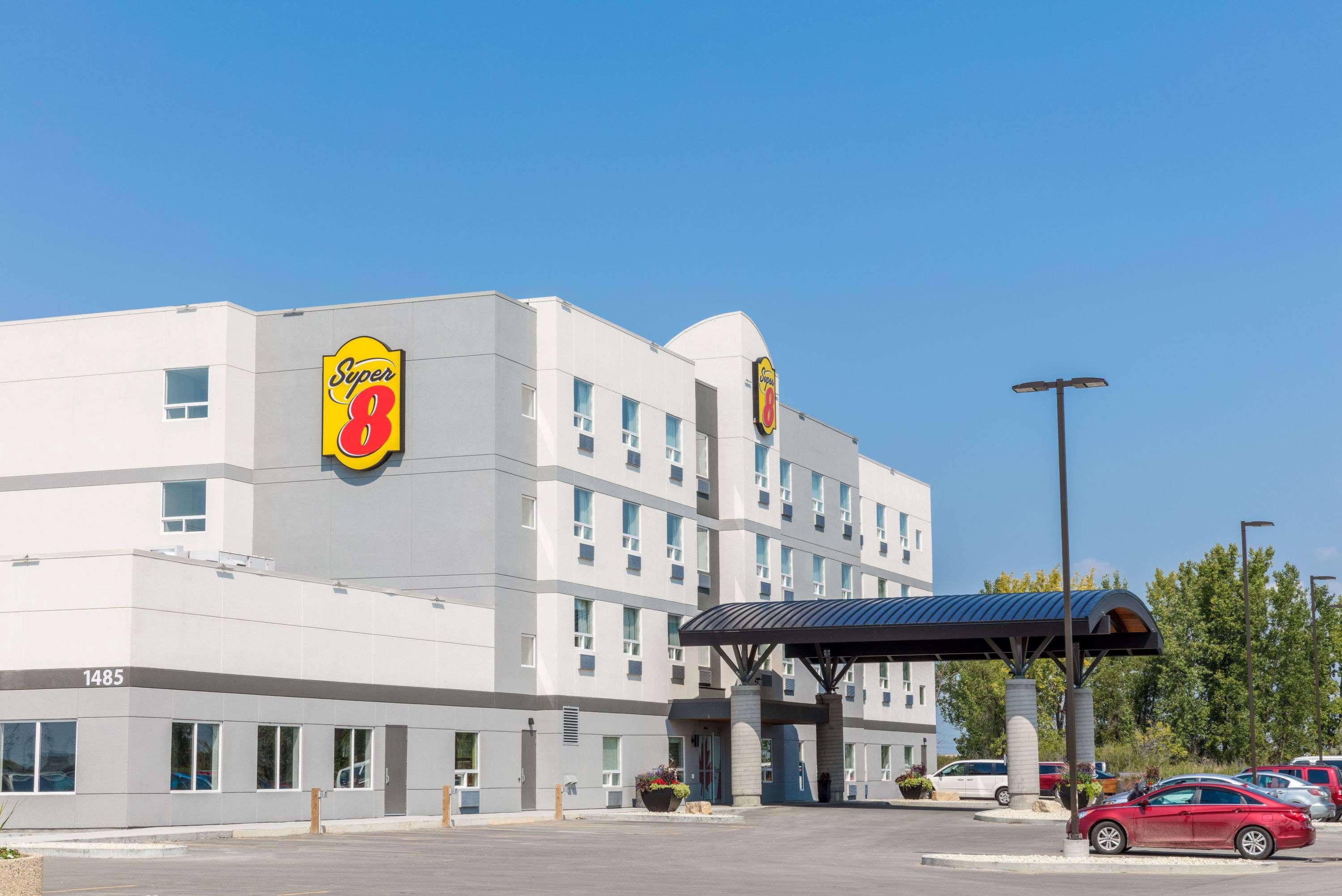 Super 8 By Wyndham Winnipeg East Mb Екстериор снимка