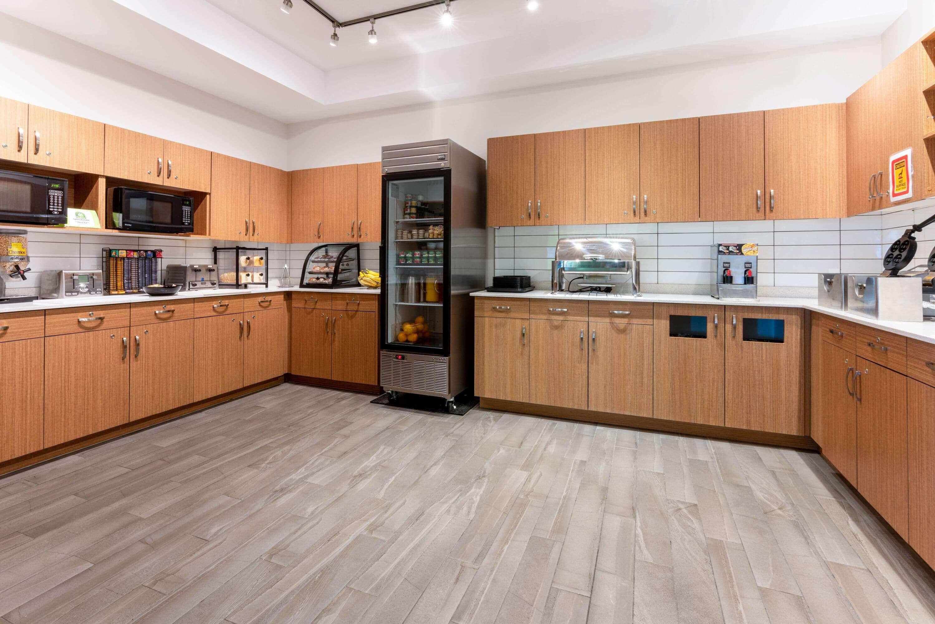 Super 8 By Wyndham Winnipeg East Mb Екстериор снимка