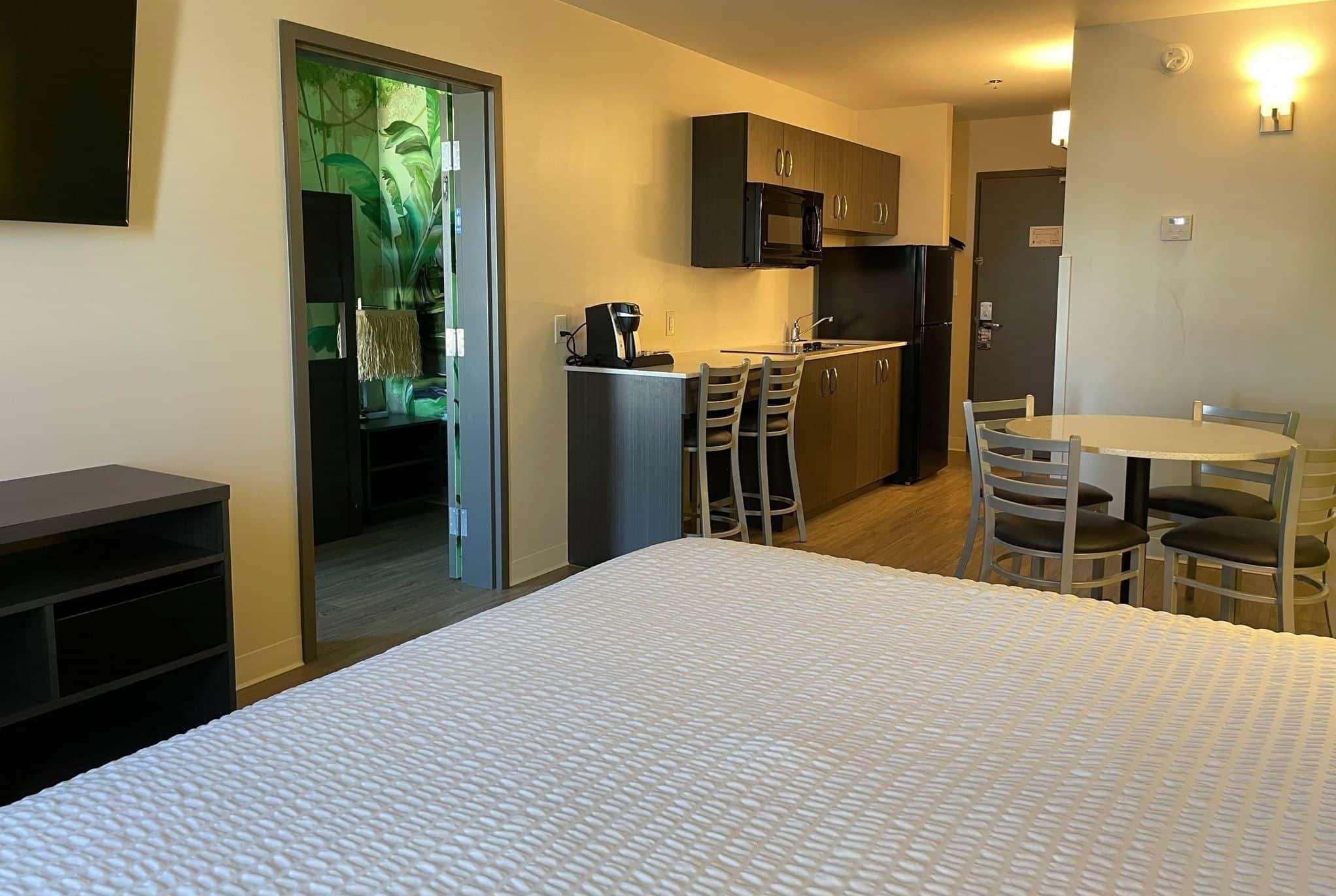 Super 8 By Wyndham Winnipeg East Mb Екстериор снимка