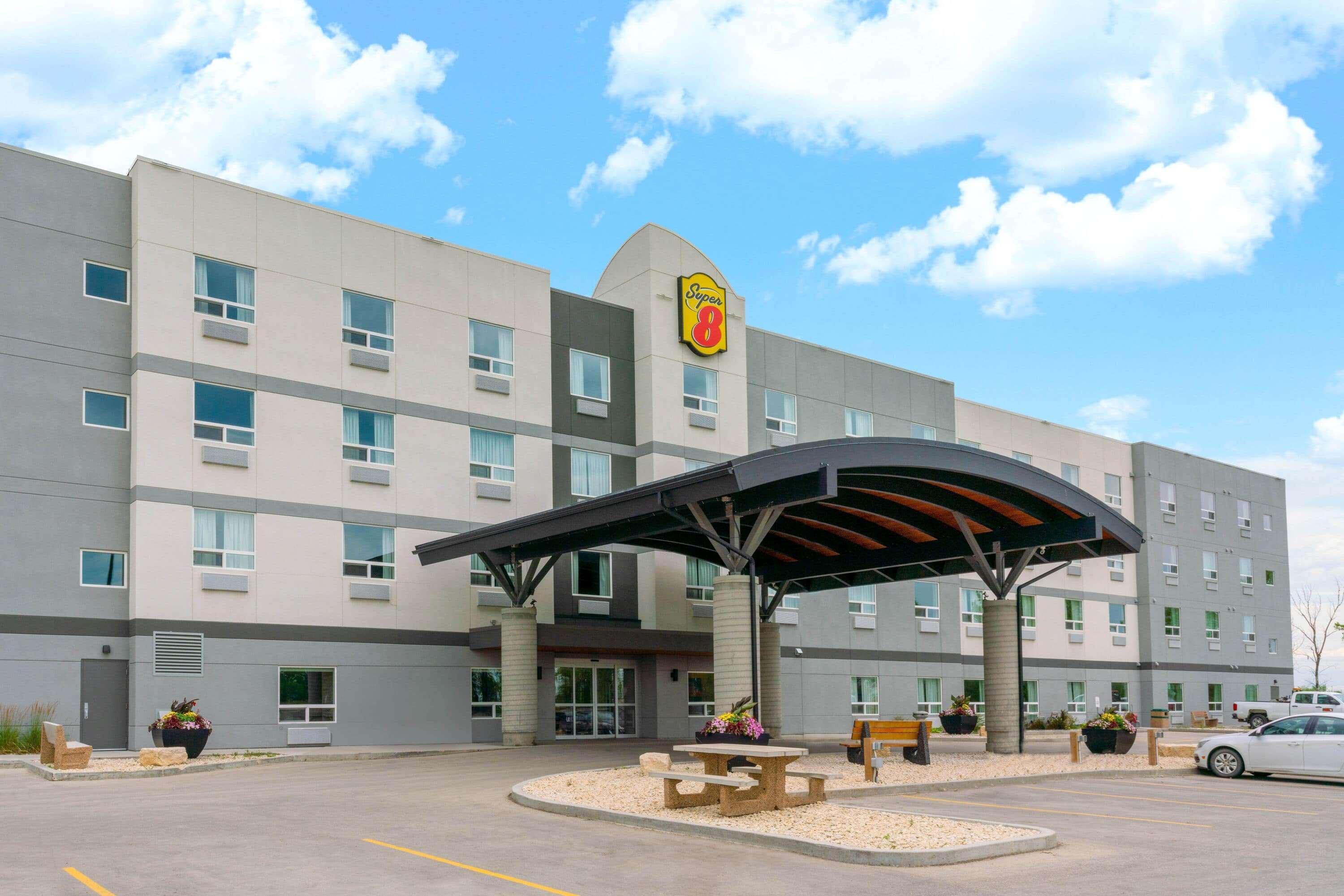 Super 8 By Wyndham Winnipeg East Mb Екстериор снимка