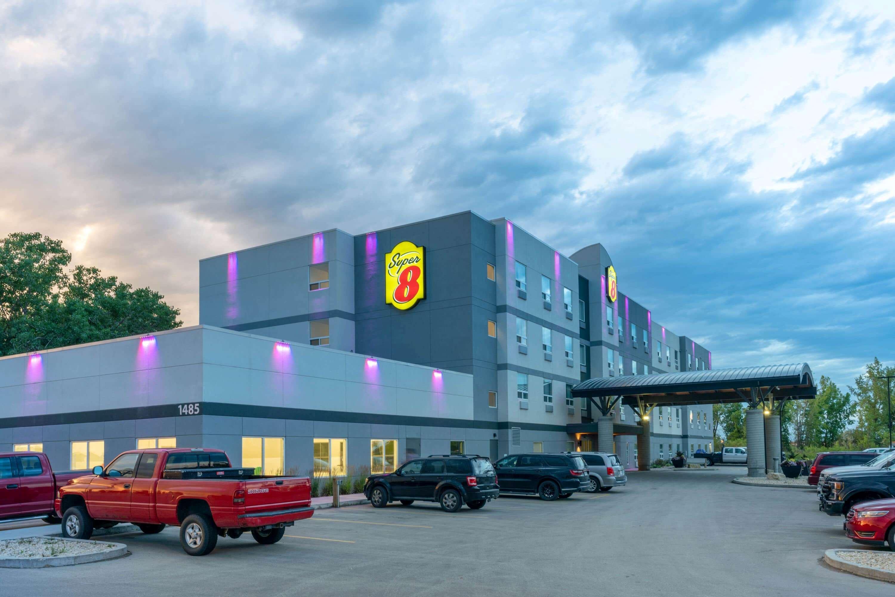 Super 8 By Wyndham Winnipeg East Mb Екстериор снимка