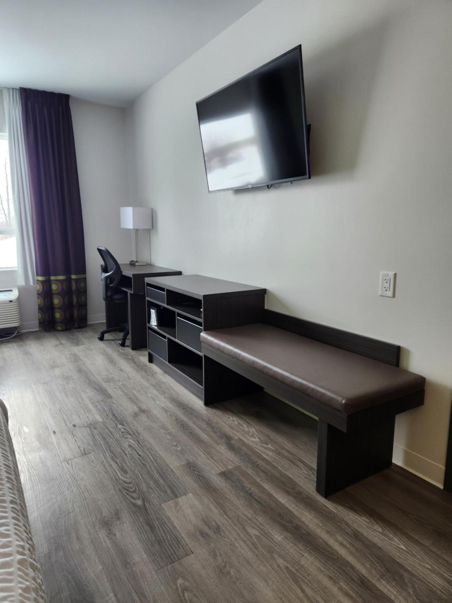 Super 8 By Wyndham Winnipeg East Mb Екстериор снимка