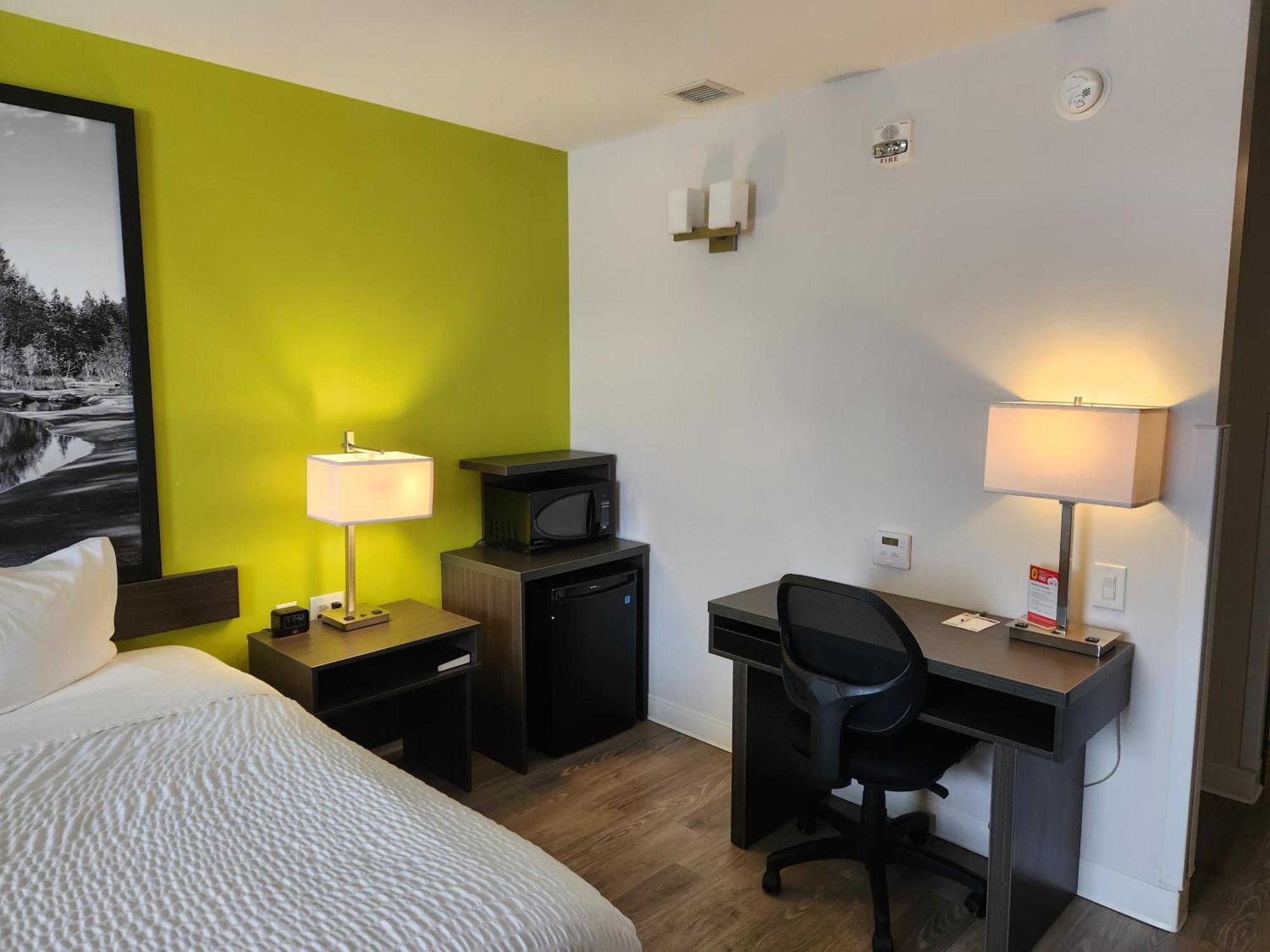 Super 8 By Wyndham Winnipeg East Mb Екстериор снимка